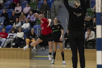 BSV Sachsen Zwickau: Trainer fordert mehr Cleverness und die Euphorie reißt nicht ab - Louise Cavanie und die Bundesliga-Handballerinnen verpassten am Freitagabend einen Sieg in Most nur knapp.