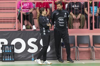 BSV Sachsen Zwickau: Trainer Norman Rentsch verbreitet trotz Krankheitswelle viel Zuversicht - Haben sich taktische Neuerungen für das Duell mit dem Thüringer HC einfallen lassen: Co-Trainerin Rita Lakatos und BSV-Chefcoach Norman Rentsch.