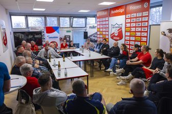 BSV Sachsen Zwickau trifft mit Fantalk den Nerv der treuesten Anhänger - Gut gefüllt zeigte sich der VIP-Raum in der Sporthalle Neuplanitz beim ersten Fantalk des BSV Sachsen Zwickau.