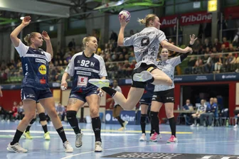 BSV Sachsen Zwickau verliert beim Vizemeister und überrascht mit einem Debüt - Marloes Hoitzing (am Ball) gehörte mit fünf Treffern zu den erfolgreichsten Zwickauer Werferinnen beim Spiel in Bensheim.