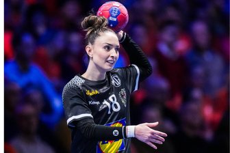 BSV Sachsen Zwickau verstärkt sich mit dieser österreichischen Nationalspielerin - Das Foto zeigt Kristina Dramac während der Handball-WM 2025 im Dezember beim Spiel Österreich gegen Frankreich.