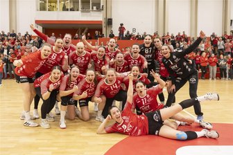 BSV Sachsen Zwickau versteigert seine roten Erfolgstrikots - In den roten Trikots gewann der BSV Sachsen gegen Solingen-Gräfrath. Jetzt versteigert der Verein die Jerseys.