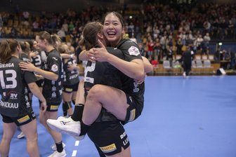 BSV Sachsen Zwickau: Vor dem nächsten Rekordspiel in der Stadthalle gibt es das Comeback in Neuplanitz - Die Vorfreude auf das nächste Heimspiel ist schon jetzt groß bei den Handballerinnen des BSV Sachsen Zwickau. Bevor am 23. Dezember Bensheim/Auerbach in der Stadthalle zu Gast ist, gilt es für Kaho Nakayama (rechts), noch die Asienmeisterschaft erfolgreich zu beenden.