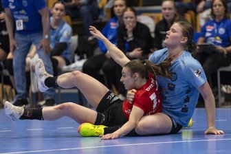 BSV Sachsen Zwickau: Warum das Spiel beim Buxtehuder SV richtig hitzig werden könnte - Für Jasmina Gierga (im roten Trikot) und den BSV Sachsen Zwickau war das Heimspiel in der Vorwoche ein Kampf mit Haken und Ösen.