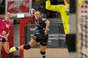 BSV Sachsen Zwickau: Warum die Pokalauslosung eher für Frust als für Freude sorgte - Blanka Kajdon warf mit dem BSV Sachsen Zwickau einen 30:23-Sieg im Pokal-Achtelfinale bei den Füchsen Berlin heraus. Foto: Marko Unger