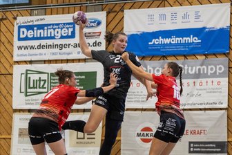 BSV Sachsen Zwickau: Warum es vor dem Pokalspiel in Berlin mehrere Fragezeichen gibt - Arwen Gorb (Mitte) war in der ersten Pokalrunde bei der TG Nürtingen kaum zu halten und beste Zwickauer Werferin. Ob sie auch in Berlin auflaufen kann, ist noch fraglich.