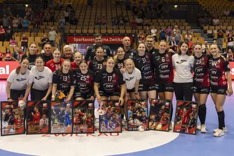 BSV Sachsen Zwickau: Warum nach der erfolgreichsten Bundesliga-Saison Tränen flossen - Auch wenn gleich acht Spielerinnen am Sonntag verabschiedet wurden, hatten die Handballerinnen des BSV Sachsen Zwickau und das Trainerteam nach der bisher erfolgreichsten Saison in der Handball-Bundesliga gut lachen.