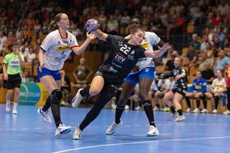 BSV Sachsen Zwickau: Welche Besonderheiten und Fragezeichen im Spielplan für die neue Saison stecken - Das erste Heimspiel der neuen Saison bestreitet Zwickau am 4. Oktober gegen die HSG Blomberg-Lippe. Gegen diesen Gegner warfen Arwen Gorb (Mitte) und der BSV in der Vorsaison einen 27:21-Sieg heraus.