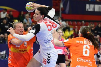 BSV Sachsen Zwickau: Welchen Traum sich Kapitänin Simona Madjovska bei der Handball-EM erfüllen will - Mit Nordmazedonien stand Simona Madjovska vom BSV Sachsen Zwickau (Mitte) bereits 2022 zum ersten Mal bei einer EM auf der Platte. Damals war ihr Heimatland als Gastgeber gesetzt, jetzt ist die Mannschaft auch sportlich qualifiziert.