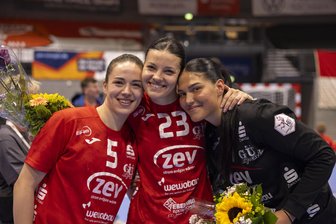 BSV Sachsen Zwickau: Wer nach dem erfolgreichen Klassenerhalt geht, wer bleibt und welche neuen Spielerinnen kommen - Während BSV-Kapitänin Simona Madjovska (Mitte) ihre Karriere beendet, ist noch unklar, wo es Abwehrspezialistin Natasa Corovic (links) und Torhüterin Jovana Kadovic (rechts) hinzieht.