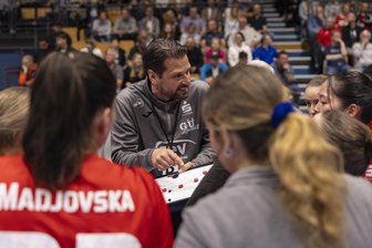 BSV Sachsen Zwickau: Wie Trainer Norman Rentsch seine Mannschaft für den Abstiegs-Showdown motiviert - Bei der Frage, welche Taktik er für das Abstiegsduell mit Bayer 04 Leverkusen hat, lässt sich BSV-Trainer Norman Rentsch nicht in die Karten schauen.