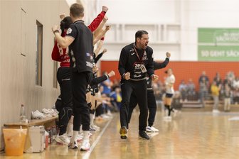 BSV Sachsen Zwickau: „Wir wollen das erste Mal in der 1. Liga um etwas und nicht gegen etwas spielen“ - Norman Rentsch ist als Trainer der Bundesliga-Handballerinnen des BSV Sachsen Zwickau für seine emotionale Art am Spielfeldrand bekannt. In der nächsten Saison hofft er, dass er häufiger so jubeln kann wie im Heimspiel gegen Neckarsulm im März.