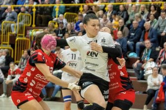 BSV will sich wieder durchbeißen - Simona Madzovska (Mitte) - hier im Spiel bei der HSG Bensheim/Auerbach - geht beim BSV Sachsen Zwickau voran und zeigt vollen Einsatz für das gemeinsame Ziel Klassenerhalt.