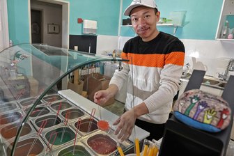Bubble-Tea-Laden in Glauchau schließt - obwohl das Geschäft läuft - Le Dang Duc schließt seinen Bubble-Tea-Laden an der Quergasse in Glauchau. Er zieht nach Nordrhein-Westfalen um.
