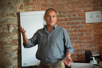 Buchhandlung in Oelsnitz: Welche Ideen ein Kommunalberater zur Rettung des Geschäfts hat - Kommunalberater Klaus Zeitler hat mehrere Jahre mit Oelsnitz zusammengearbeitet.