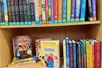 Buchsommer in Schwarzenberg gestartet: Leseratten greifen zu - Ob Fantasy, Liebesgeschichte, Comic oder Abenteuer - der Buchsommer 2023 bietet wieder viele neue Bücher.