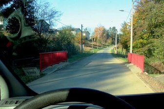 Buchwalder Straße in Limbach erhält eine neue Decke - Mit der Sanierung der Straße hatte der Landkreis bereits vor Jahren begonnen. 2016 wurde die Brücke über den Lehnbach erneuert. 