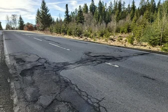 Buckelpiste im Erzgebirge sorgt für Ärger: Warum wird nicht saniert? - Die Straße S 272 zwischen Johanngeorgenstadt und Oberwildenthal ist in schlechtem Zustand.