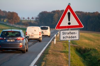 Buckelpiste und Kopfsteinpflaster: Das sind die Pläne für Mittelsachsens schlechteste Straßen - Die S 250 zwischen Rochlitz und Mittweida, in Höhe Abzweig Zetteritz, zeigt seit Jahren Straßenschäden, immer wieder wurden kleinere Reparaturen vorgenommen.