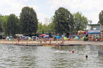 Bücherschrank und Badetag für Hunde: Strandbad stellt Neuerungen vor -