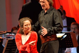 Bühnenball 2020: Der Tanz ist eröffnet - Vor 550 Besuchern traten Frank Unger und Sabine Jordan beim Bühnenball in Freiberg auf.