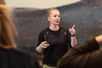 „Bühnengeflüster“ im Erzgebirge: Auf Entdeckungstour hinter der Bühne - 