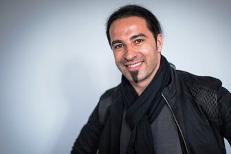 Bülent Ceylan: "'Du Türk' ist erst mal nicht falsch" - Nicht mehr nur auf der Bühne zu erleben: Der Komiker Bülent Ceylan ist jetzt in seiner ersten Kino-Komödie zu sehen. Die heißt "Verpiss Dich, Schneewittchen".