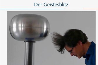 Bürgerakademie: Physik ohne Vorurteile - Einblick in die Vorlesung von Stefan Braun: In einem Film demonstriert der Professor, dass die Physik einem hin und wieder die Haare zu Berge stehen lässt, gleichzeitig aber auch für Geistesblitze sorgt. Es ist dies das gleiche Prinzip von wandernden Elektronen wie bei Bernstein, der Papier anzieht, wenn an ihm gerieben wird. 