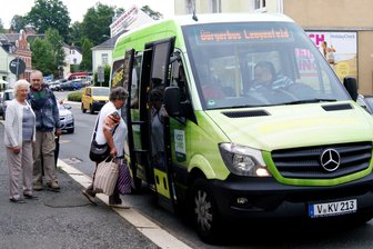 Bürgerbus in Lengenfeld fährt nur noch zwei Tage - Seit März 2017 ist der Bürgerbus in Lengenfeld unterwegs. Zurzeit gibt es jedoch einen Engpass bei den ehrenamtlichen Fahrern.