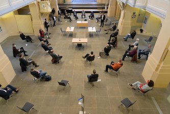 Bürgerdialog nach Corona-"Spaziergängen" in Freiberg: Reden, wo andere längst abwinken - Bürgerdialog in der Nikoaikirche.