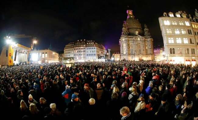 Bürgerfest für Weltoffenheit, Koalitionskrach wegen Pegida - Mit einem Bürgerfest und prominenten Künstlern kämpfte Dresden gestern Abend gegen das Image als Pegida-Hochburg.