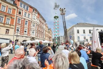 Bürgerfest mit Maibaumkrone -