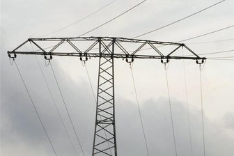 Bürgerforen zu Stromtrasse im Vogtland: Warum Erdkabel erst später Thema sind - Zwischen Falkenstein und Droßdorf soll eine neue Stromtrasse gebaut werden. Ob die Trasse als Freileitung oder als Erdkabel errichtet wird, steht noch nicht fest.
