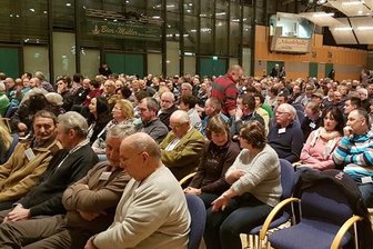 Bürgergespräch: Riesiges Interesse an Kretschmer - Die Musikhalle war bis auf den letzten Platz belegt.