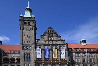 Bürgermeister gesucht: Kaum jemand hat Interesse - Nach Ablauf der Bewerbungsfrist für die beiden Bürgermeister-Stellen der Dezernate für Recht, Sicherheit und Umweltschutz sowie für Stadtentwicklung und Bau sind im Rathaus nur sechs Bewerbungen eingegangen.