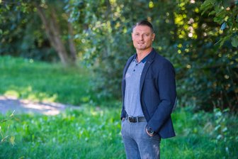Bürgermeister im Erzgebirge will Ehen schließen – Gemeinderat spricht sich dagegen aus - Dem Ansinnen des Bürgermeisters Thomas Lang, Eheschließungen vorzunehmen, hat der Gemeinderat von Schönheide eine Abfuhr erteilt.