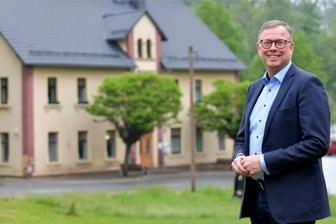 Bürgermeister kritisiert Ausbaupläne für B 173 zwischen Oberschöna und Oederan - Rico Gerhardt, der CDU-Bürgermeister von Oberschöna, sieht den geplanten Ausbau der B 173 zwischen Memmendorf und Oberschöna kritisch. Der Rathauschef hält das Projekt für überzogen. Seiner Meinung nach gebe es kritischere Straßen in der Gemeinde, auf denen Unfälle verhindert werden könnten.