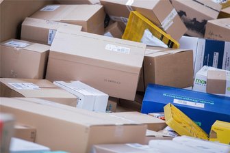 Bürgermeister Raik Schubert: In Niederwiesa gibt es wohl bald wieder eine Postfiliale - Wohin mit den Paketen? Seit dem Sommer haben mehrere Postfilialen geschlossen, auch in Niederwiesa.