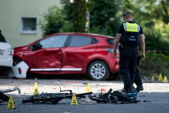 Bürgermeister: Schule braucht Zeit und Ruhe zur Aufarbeitung - Ein zerstörtes Fahrrad, ein verlorener Schuh auf der Fahrbahn - eine Frau hat drei Kinder angefahren.
