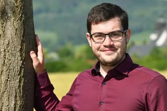 Bürgermeisterkandidat Martin Kralapp: Junger Bewerber mit Herz für seinen Ort - Martin Kralapp möchte mit 22 Jahren Bürgermeister von Seelitz werden und für einen Generationswechsel sorgen. Gern geht er in seinem Heimatort spazieren. 
