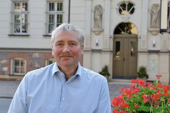 Bürgermeisterwahl in Gersdorf: Niedrige Wahlbeteiligung und ein überraschend klares Ergebnis - Bürgermeister Erik Seidel hatte es mit zwei Konkurrenten zu tun.