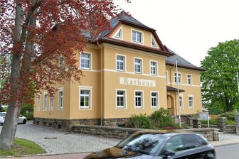 Bürgermeisterwahl in Großschirma ungültig: Hat AfD-Politiker Rolf Weigand Klage eingereicht? - Das Landratsamt in Freiberg hat eine Neuwahl des Bürgermeisters von Großschirma – im Bild das Rathaus – angeordnet. Wird Rolf Weigand, der als Einzelkandidat antrat, gegen diese Entscheidung klagen?