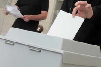 Am Sonntagmorgen um 8 Uhr öffnen die Wahllokale. Selbst bei einer vergleichsweise hohen Wahlbeteiligung - vor vier Jahren lag sie in Chemnitz bei rund 75Prozent - dürfte sich der Andrang diesmal in Grenzen halten. Fast jeder dritte Wahlberechtigte hat Briefwahlunterlagen angefordert. 