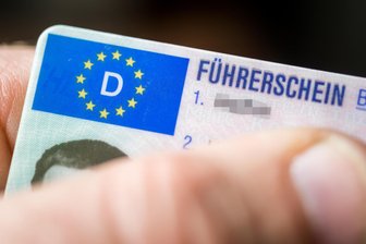 Bürgerpolizistin informiert in Gehringswalde über Neuerungen in der StVO - Zur Infoveranstaltung in Gehringswalde spielt auch das Thema Führerscheinumtausch eine Rolle.