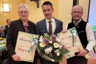 Bürgerpreise von Bobritzsch-Hilbersdorf verliehen: „Ihr seid ein Segen für die Gemeinde“ - Bürgermeister René Straßberger (M.) mit Bärbel Weichelt und Steffen Schmieder.