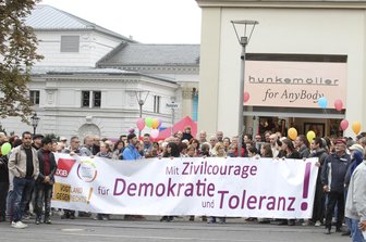 Bürgerprotest gegen Dritten Weg teils abgesagt - NPD-Veranstaltung fällt aus - Der Runde Tisch für Demokratie und Toleranz hat sich in Plauen schon mehrfach gegen rechte Gewalt und Hetze gestellt. Die Protestaktion am Samstag fällt aber aufgrund der Corona-Situation aus.