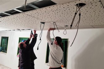 Bürgersaal von Muldenberg: Was in den neuen Räumen erlaubt ist - Beim Herrichten des Bürgersaals wurden viele Arbeiten in Eigenleistung erledigt.