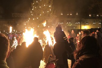 Bummeln im Advent: Stadt im Erzgebirge verwandelt sich für „Weihnachten in den Höfen“ - Nach vier Jahren Pause kehrt „Weihnachten in den Höfen“ in Schlettau am ersten Adventswochenende zurück. Und das mit doppelt so vielen Höfen wie bei der letzten Auflage 2019.