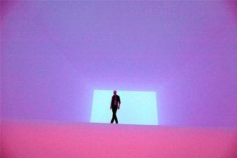 Bund fördert heiß ersehntes Kunstprojekt im Erzgebirge: 860.000 Euro für James-Turrell-Halle - Eine Lichtinstallation von James Turrell, hier ein Beispiel einer begehbaren in Berlin, soll in Halle 18 einziehen.