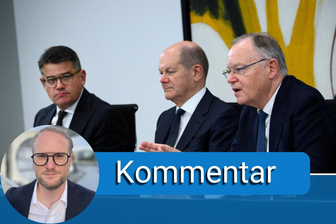 Bund-Länder-Gipfel zur Migration: Hat Merz nun die Größe, das Richtige für Deutschland zu tun? - Bundeskanzler Olaf Scholz (M, SPD) äußert sich zusammen mit Boris Rhein (l, CDU), Ministerpräsident von Hessen, und Stephan Weil (SPD), Ministerpräsident von Niedersachsen, bei einer Pressekonferenz nach dem Bund-Länder-Gipfel im Bundeskanzleramt.